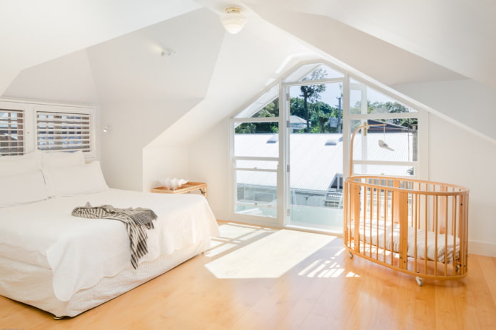 babybedje in het interieur van de slaapkamer