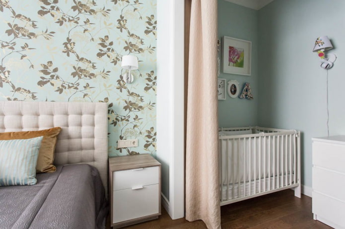 babybedje in het interieur van de slaapkamer