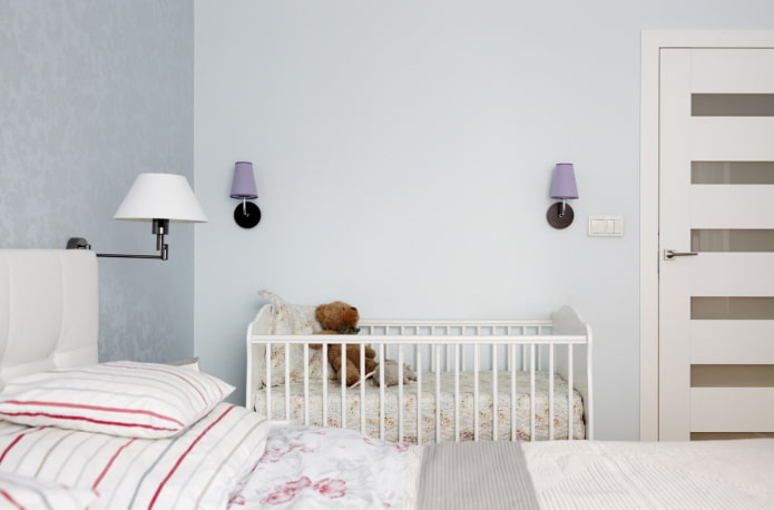 babybedje in het interieur van de slaapkamer