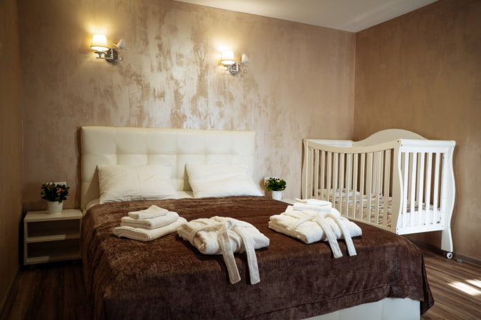 babybedje in het interieur van de slaapkamer