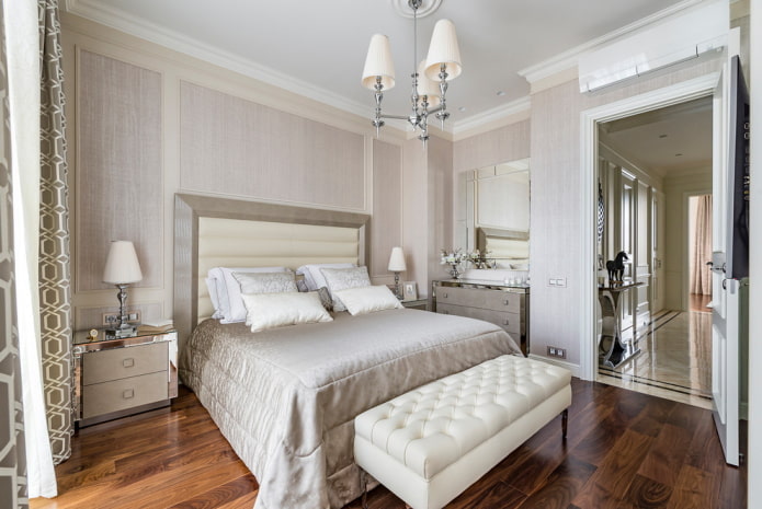 afwerking in het interieur van een beige slaapkamer