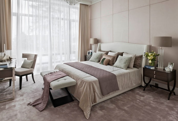 afwerking in het interieur van een beige slaapkamer