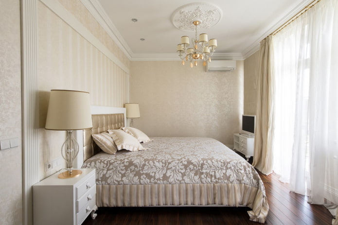 afwerking in het interieur van een beige slaapkamer