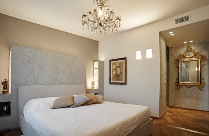 decoratie en verlichting in het interieur van een beige slaapkamer