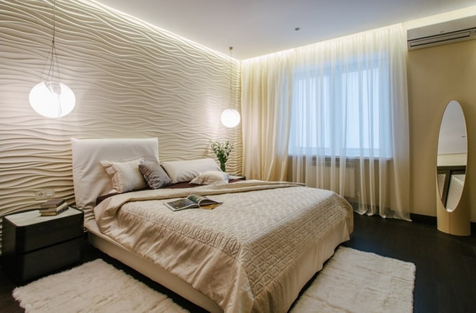decoratie en verlichting in het interieur van een beige slaapkamer