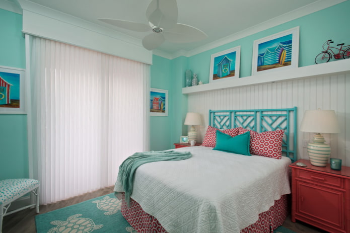 textiel en decoratie in een turquoise slaapkamer
