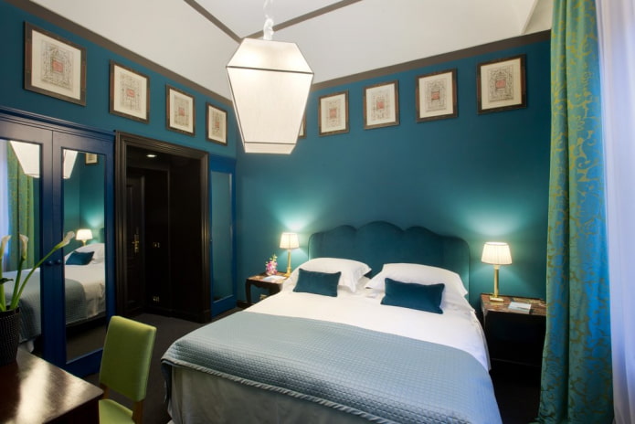 verlichting in het interieur van een turquoise slaapkamer
