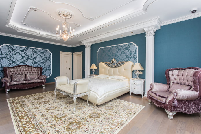 turkooizen slaapkamer in een klassieke stijl