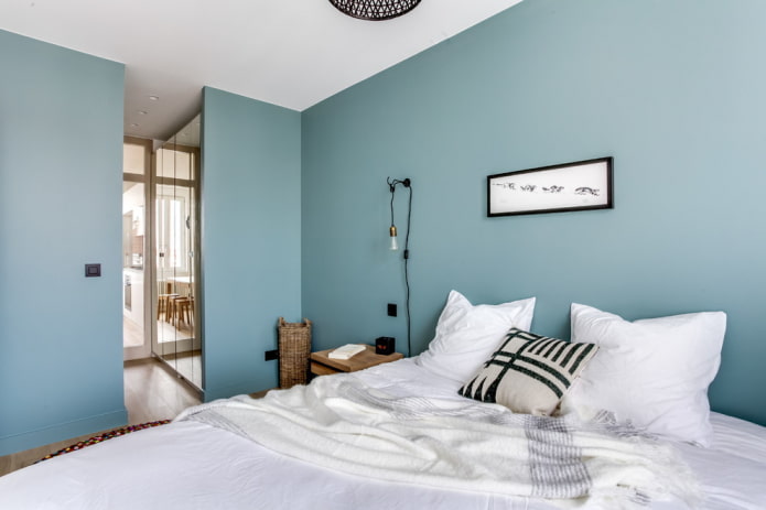 interieur van een blauwe slaapkamer in Scandinavische stijl
