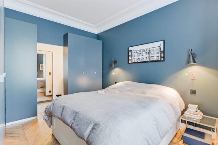 tinten blauw in het interieur van de slaapkamer