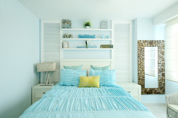 textiel en decoratie in het interieur van een blauwe slaapkamer