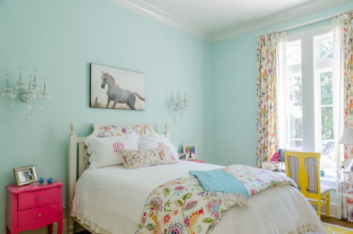 tinten blauw in het interieur van de slaapkamer