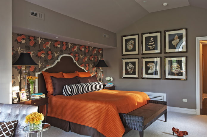 bruin slaapkamerinterieur met felle accenten
