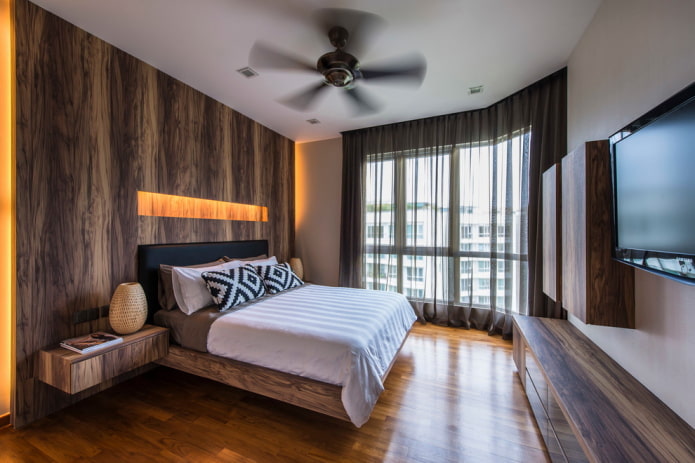 gordijnen in het interieur van een bruine slaapkamer