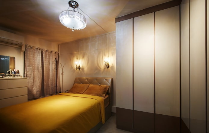 bruin slaapkamerinterieur met felle accenten
