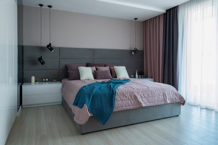 interieur van een grijsroze slaapkamer