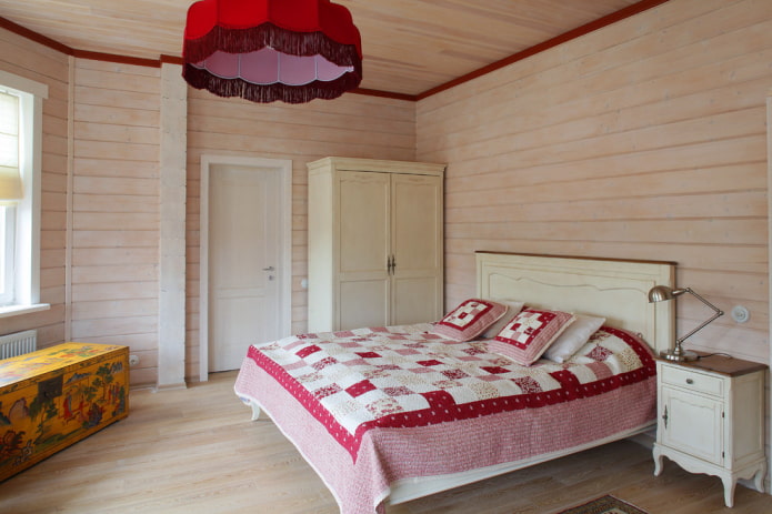 Kleurenschema van de slaapkamer in rustieke landelijke stijl