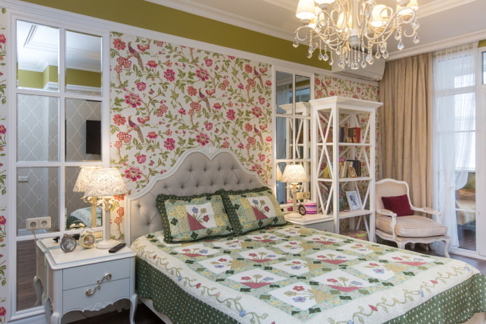 meubels in het interieur van de slaapkamer in Proven?aalse stijl