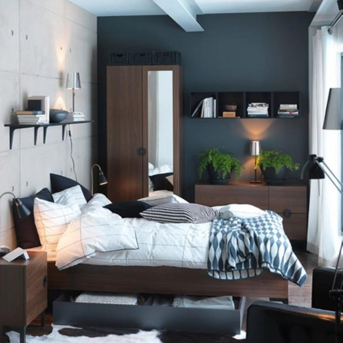 kleine slaapkamer met inbouwkast