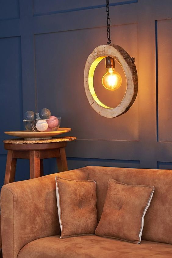 Lamp van gezaagd hout