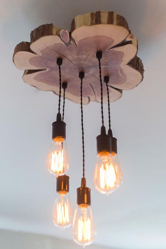 Lamp van gezaagd hout