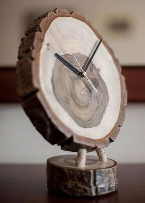 Tafelklok van gezaagd hout