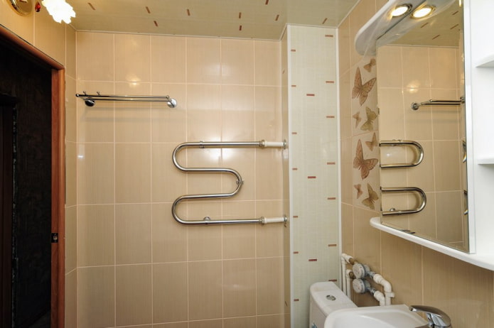kunststof doos in de badkamer