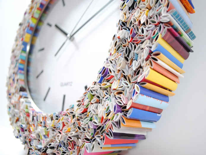 wandklokframe van oude tijdschriften