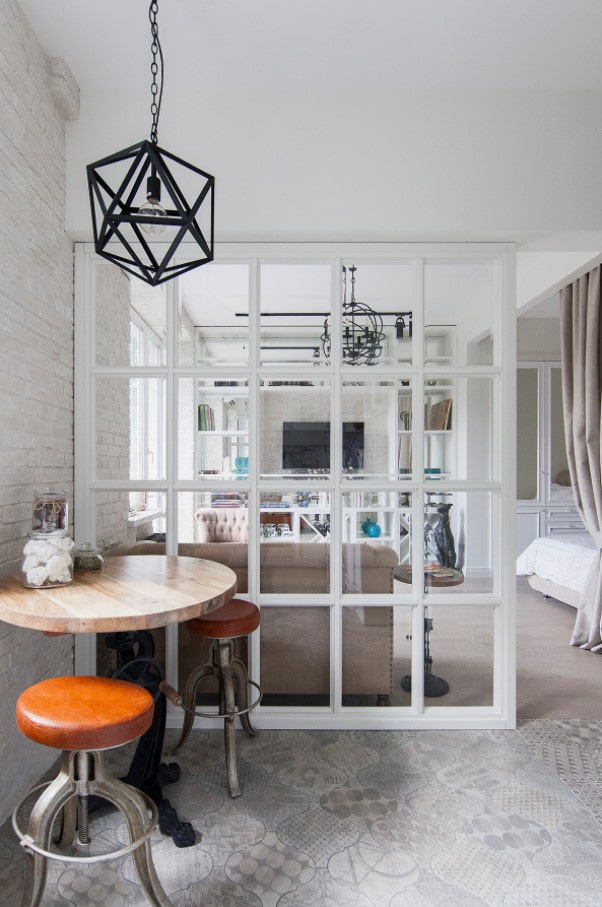 glazen scheidingswand in de studio