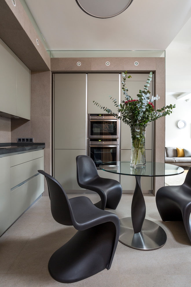 kleine tafel in de keuken