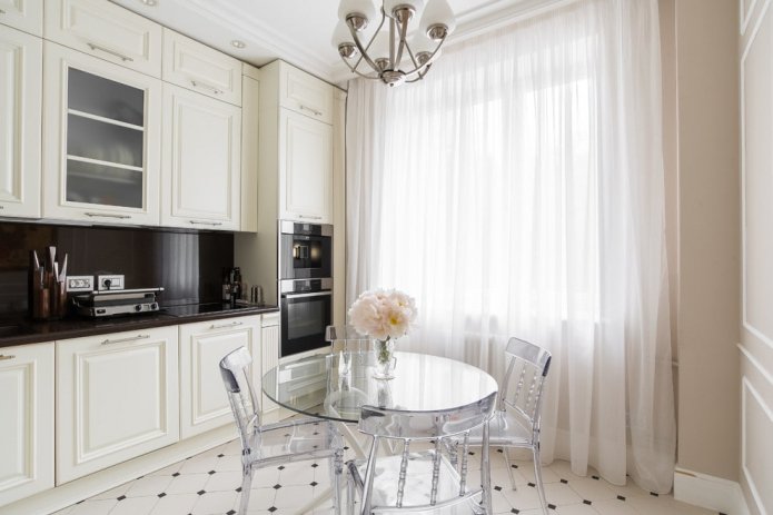 keukeninterieur in lichte kleuren