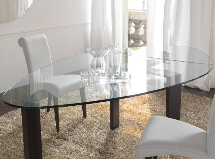 tafel met bijzondere vorm