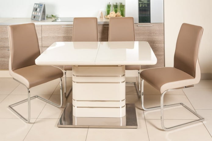 beige tafel