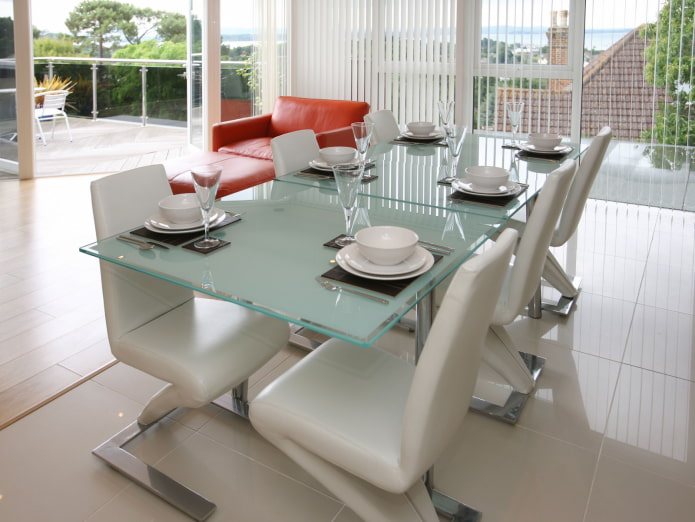 Tafel met matglas