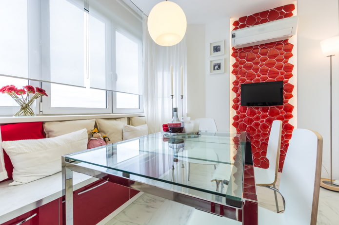 glazen tafel met metalen poten