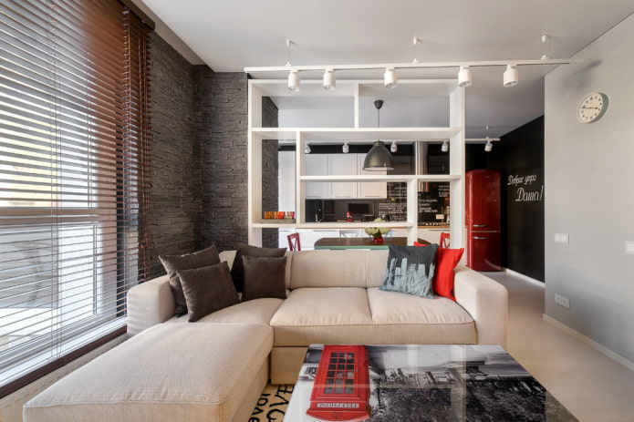 wand in de vorm van een modulair rek in het interieur