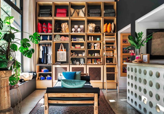 kledingrek in het interieur