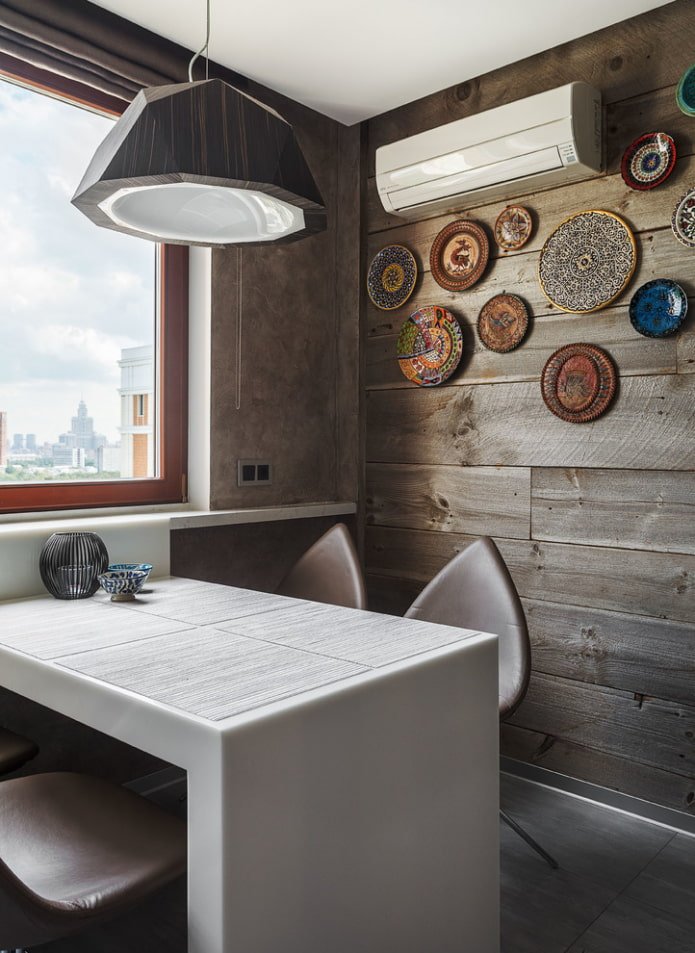 Borden op een houten muur