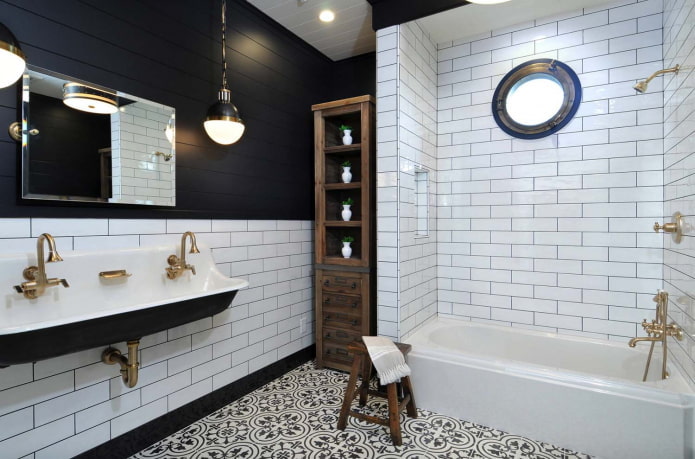 tweekleurige muren in het badkamerinterieur