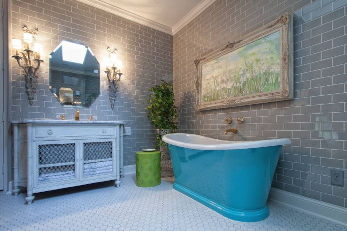 grijze muren in het interieur van de badkamer