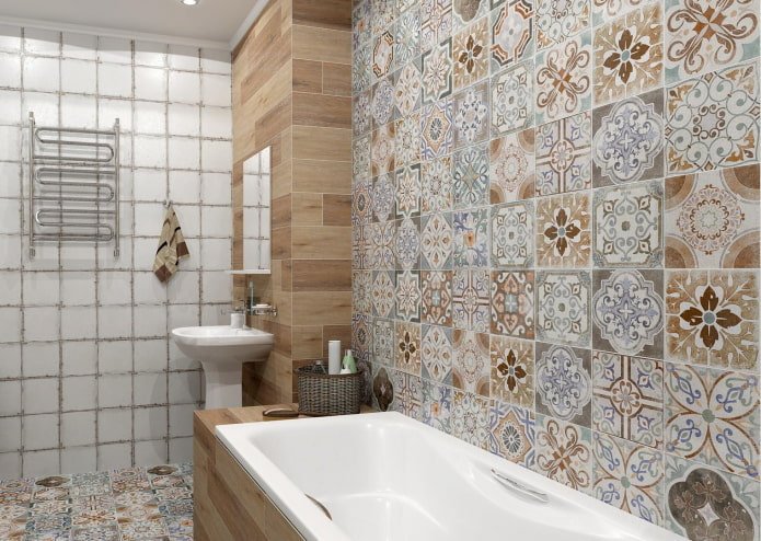 tegels op de muren in het interieur van de badkamer