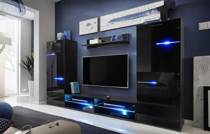 muur in het interieur van de woonkamer in hightech-stijl