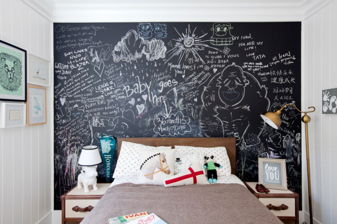leistenen muur in de kinderkamer