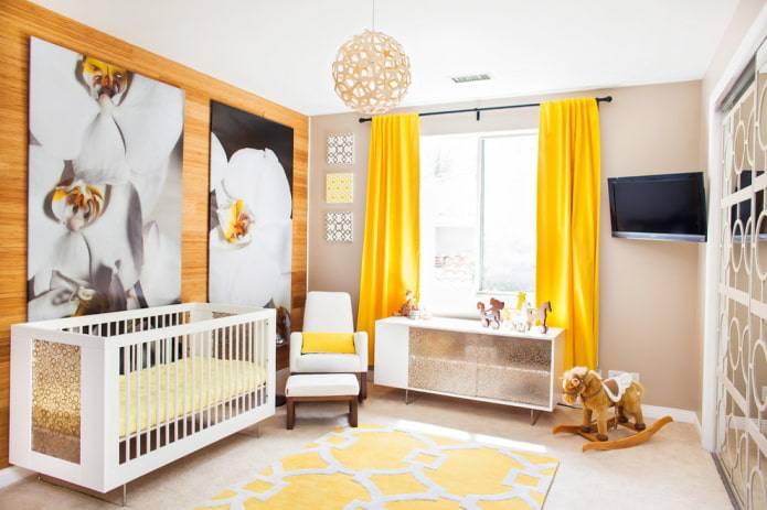 schilderijen aan de muur in het interieur van de kinderkamer