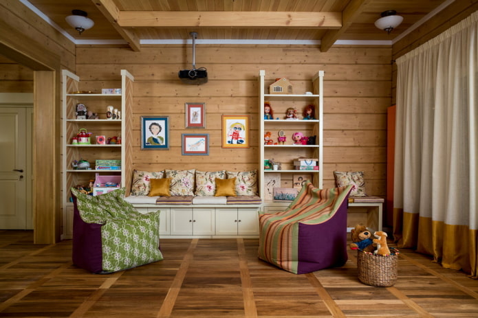 houten wandbekleding in een kinderkamer