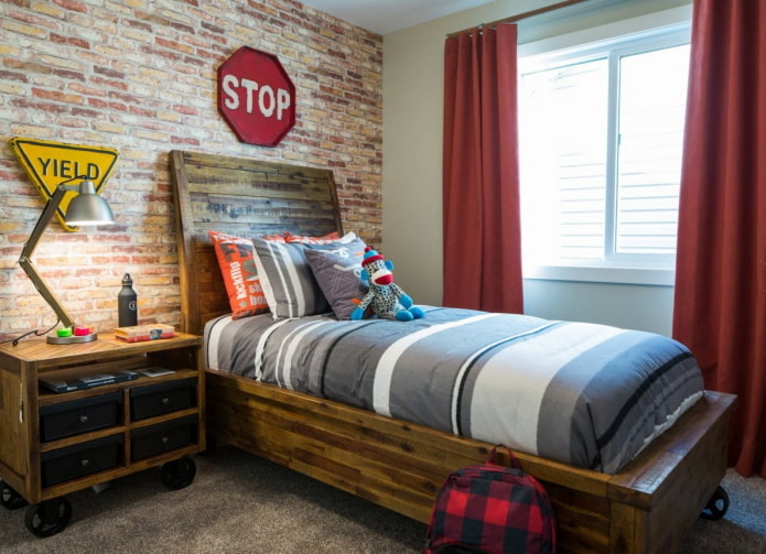 bakstenen muur in het interieur van de kinderkamer