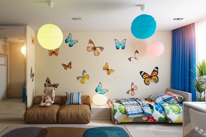 muurstickers in de vorm van vlinders in de kinderkamer