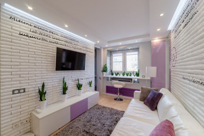 lichte muren in een kleine woonkamer