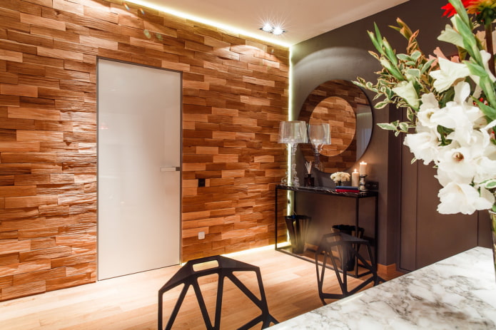 stenen muurdecoratie in het interieur van de gang