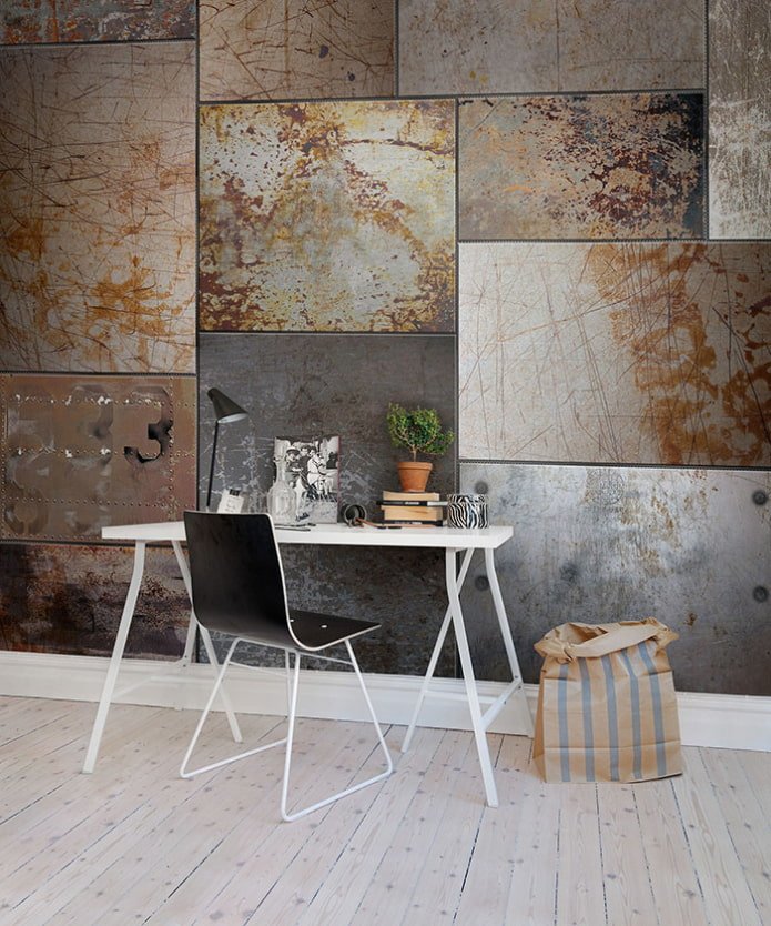 metalen panelen aan de muur